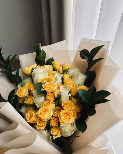 بوكيه 10آغصان بيبي روز و 10 وردات جوري