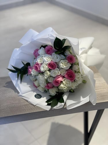 بوكيه 10آغصان بيبي روز و 10 وردات جوري