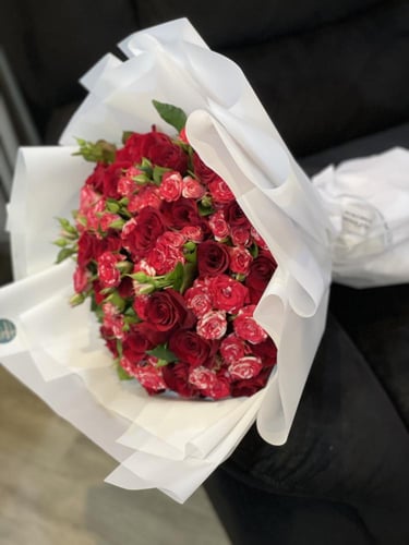 بوكيه 30 ورده جوري و 10 اغصان بيبي جوري