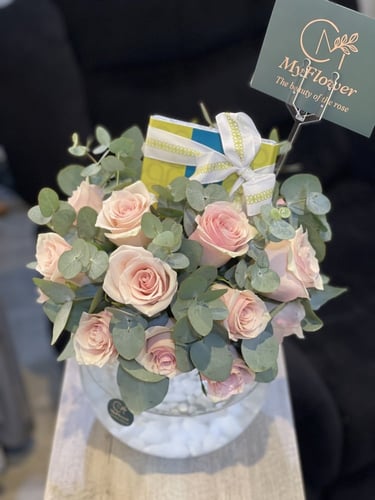 فازة سمك 20 ورده جوري+ شوكولاته