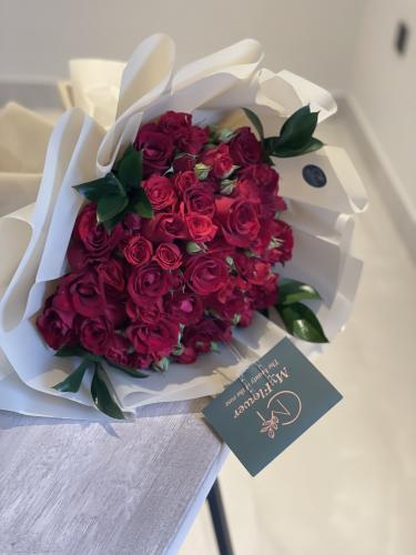 بوكيه 20 ورده جوري و 10 اغصان بيبي جوري