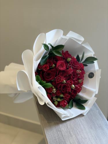 بوكيه 10آغصان بيبي روز و 10 وردات جوري