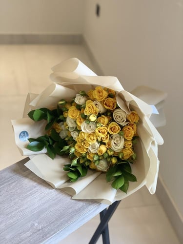 بوكيه 10آغصان بيبي روز و 10 وردات جوري