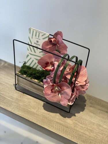 ورد صناعي و شوكولاته