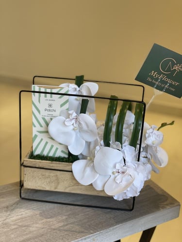 ورد صناعي و شوكولاته