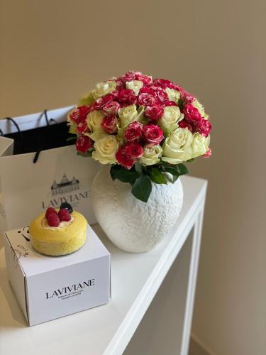 فازة الروز والبيبي روز و كيك ليمون