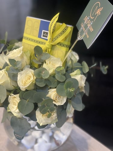 فازة سمك 20 ورده جوري+ شوكولاته