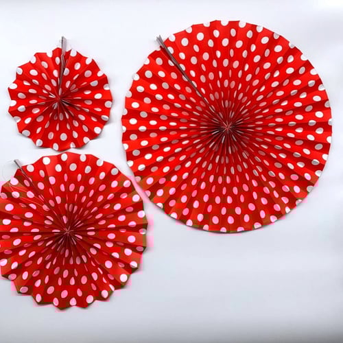 طقم زينة ورقية منقطة - شكل مراوح