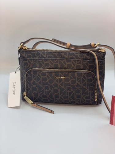 شنطة نسائية من كالفن كلاين