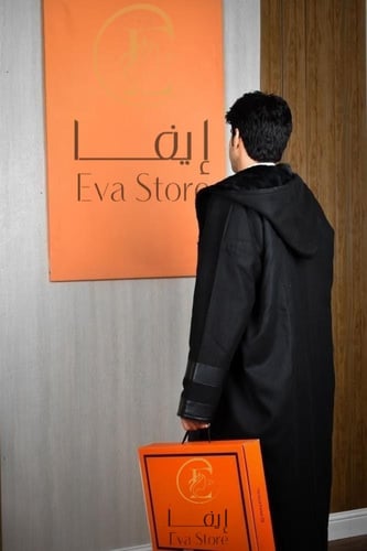 فروة العز لون اسود مبطنة بفرو ناعم