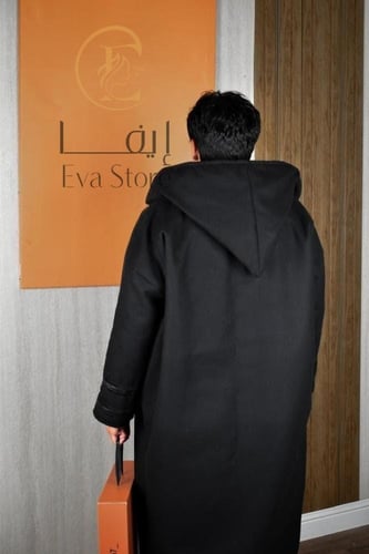 فروة مع قبوع قابل للإزالة لون اسود