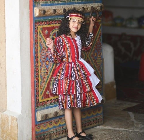 فستان سدو احمر بشعار يوم التاسيس