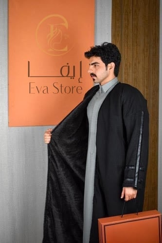 فروة مع قبوع قابل للإزالة لون اسود