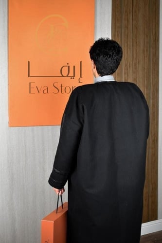 فروة مع قبوع قابل للإزالة لون اسود