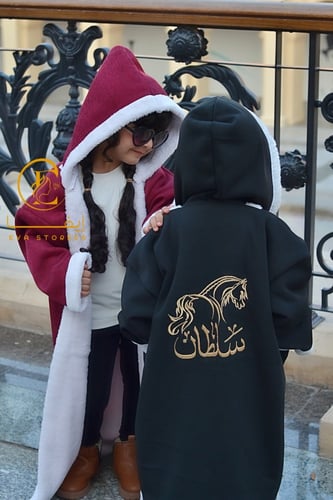 فروة شتوي بناتي ولادي باللون الاسود مع كتابة الاسم