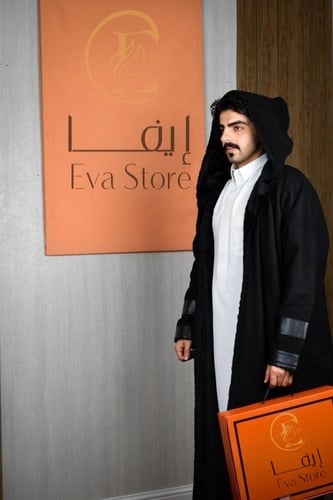 فروة العز لون اسود مبطنة بفرو ناعم