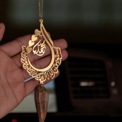 تعليقه سياره بالاسم