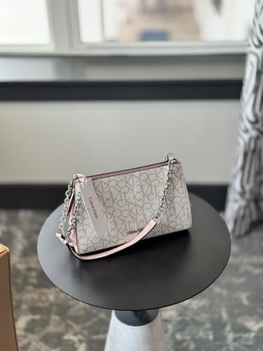 شنطة كالفن كلاين