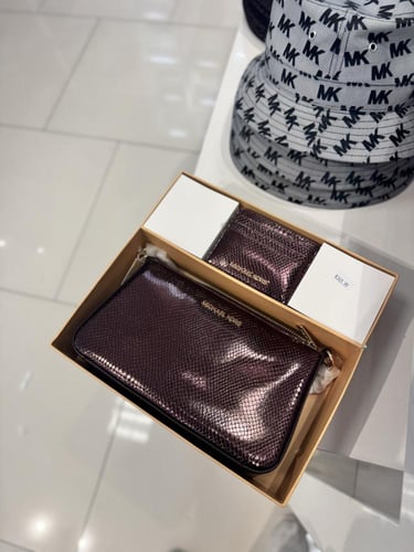 شنطة مايكل كورس مع كارد هولدر