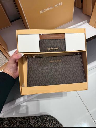 شنطة مايكل كورس