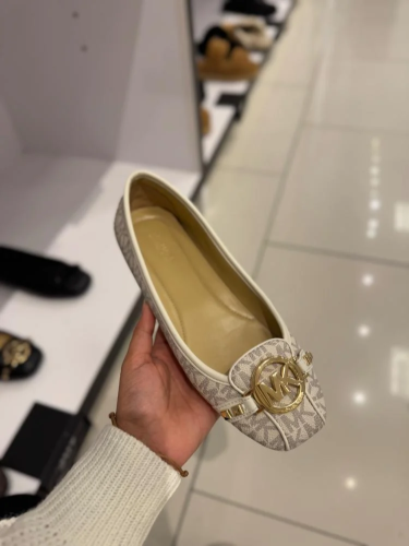 شوز مايكل كورس