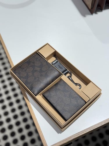 محفظة كوتش رجالي مع كارد هولدر و ميدالية