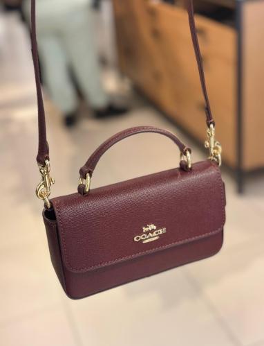 شنطة كوتش تتوفر بألوان