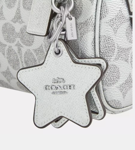 شنطة كوتش مع ميدالية