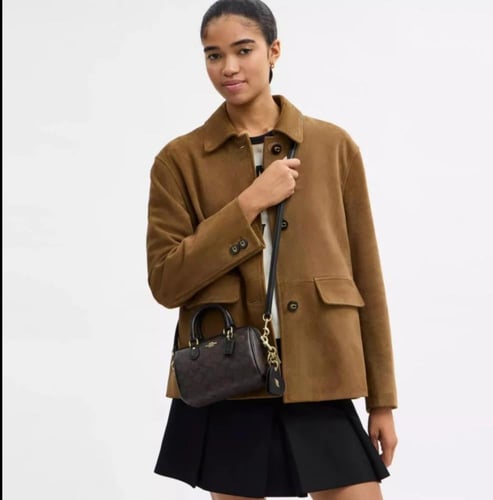 شنطة كوتش مع ميدالية