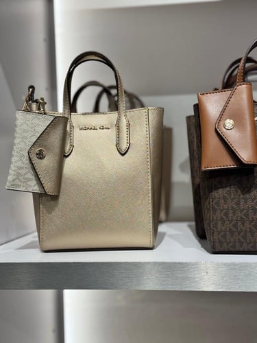 شنطة مايكل كورس تتوفر بألوان