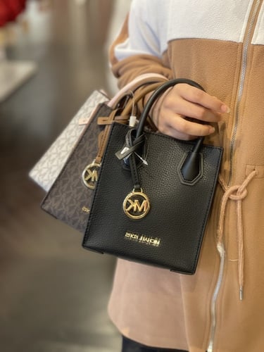 شنطة مايكل كورس تتوفر بالوان