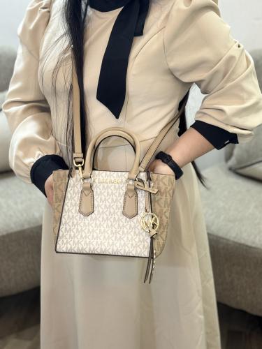 شنطة مايكل كورس