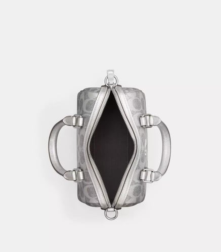 شنطة كوتش مع ميدالية