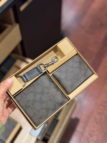 محفظة كوتش رجالي مع كارد هولدر و ميدالية