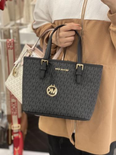 شنطة مايكل كورس