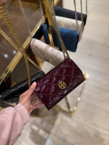 شنطة توري بورش تتوفر بالوان