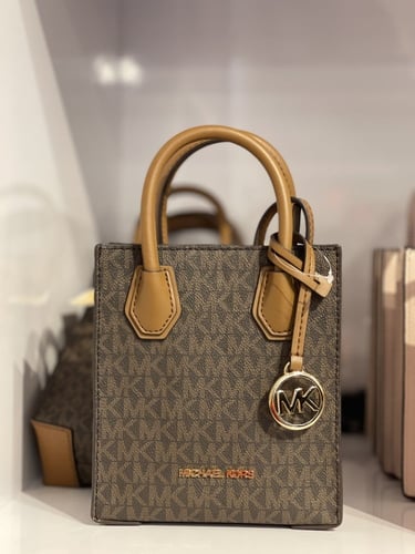 شنطة مايكل كورس تتوفر بالوان