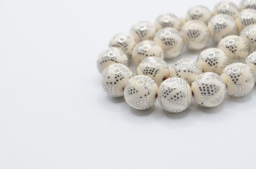 عاج ناب الفيل مطعم بالفضة