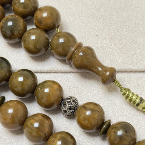 سبحه سندلوس لون عشبي عرق اصفر جميل