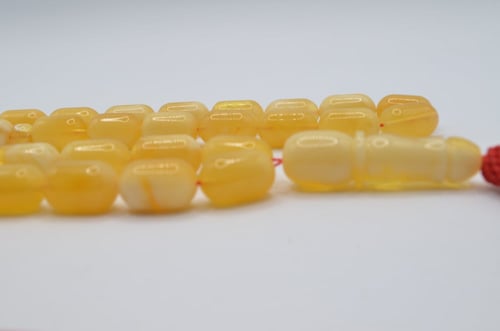 سبحة كهرمان طبيعي فرز مميز ملطخ بياض