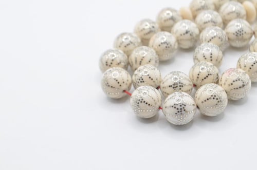 عاج ناب الفيل مطعم بالفضة