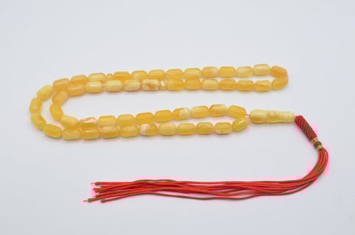 سبحة كهرمان طبيعي فرز مميز ملطخ بياض