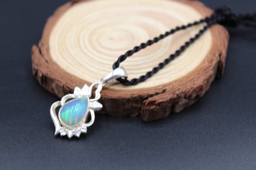 قلادة من حجر الاوبال الاثيوبي