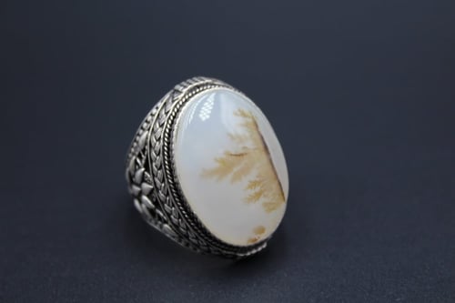 خاتم عقيق يماني مشجر مقاس 10.5 انجليزي _ 24 عربي