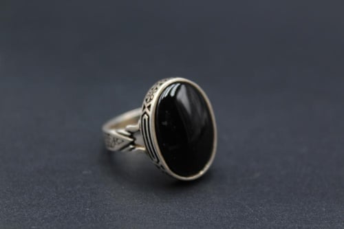 عقيق يماني اسود مقاس 7.25 انجليزي _ 16 عربي