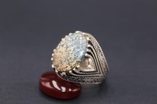 عقيق يماني جلد الحيه مقاس 10.75 انجليزي _ 24 عربي