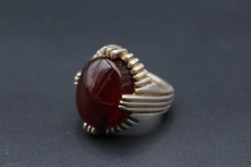 عقيق يماني كبدي زعفراني مقاس 9.75 انجليزي _ 22 عرب...