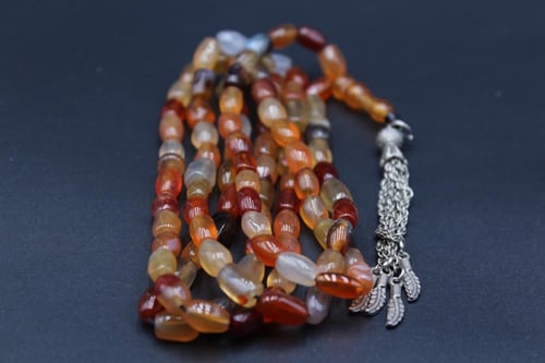 سبحة عقيق يماني مزهر حجم صغير _ 99 خرزة