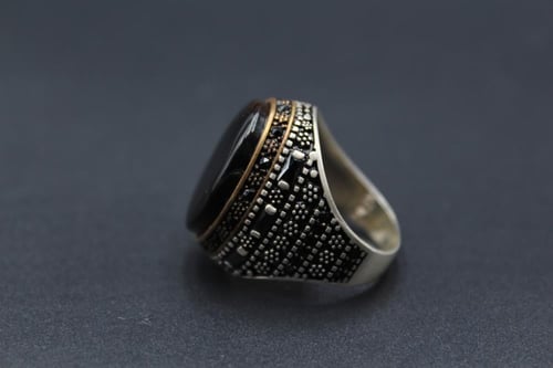 عقيق يماني اسود مقاس 7.5 انجليزي _ 16 عربي