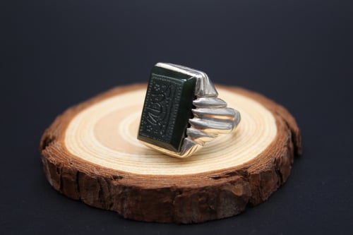 خاتم عقيق يماني أخضر منقوش مقاس 9.5 انجليزي _ 21 ع...